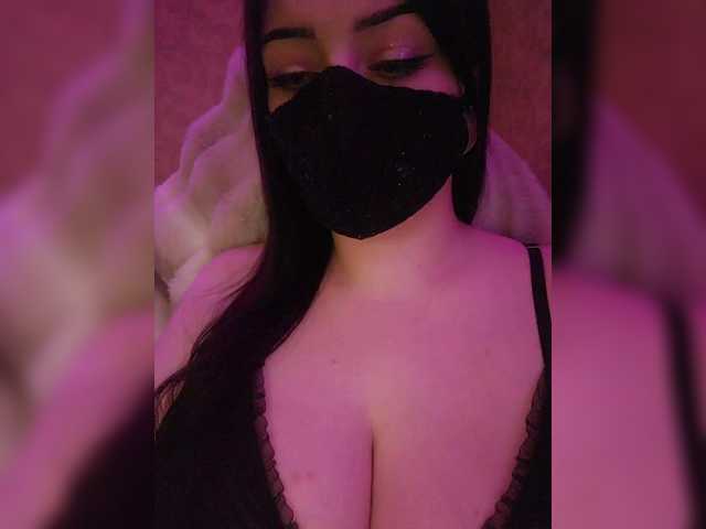 YennSI's BongaCams show and profile