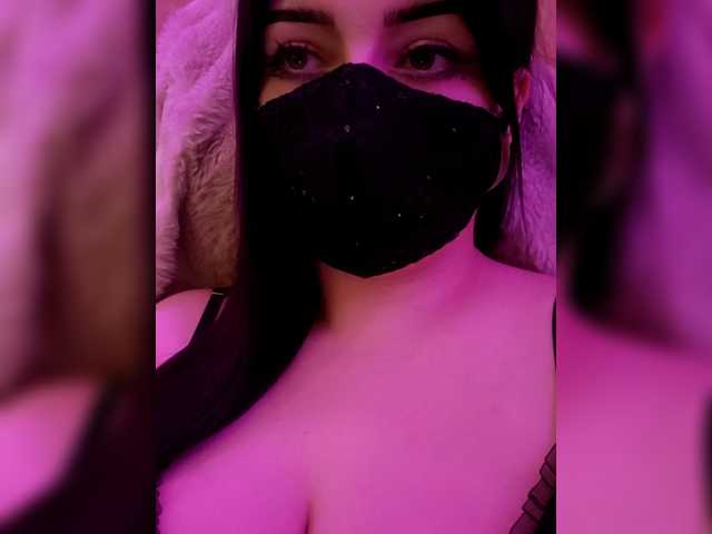 YennSI's BongaCams show and profile