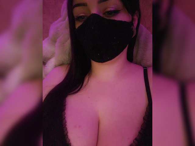 YennSI's BongaCams show and profile