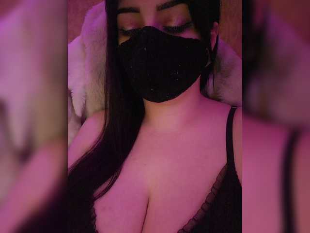 YennSI's BongaCams show and profile