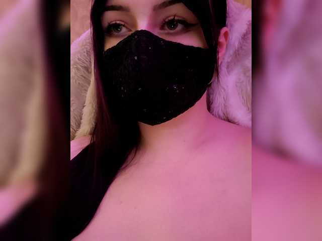 YennSI's BongaCams show and profile