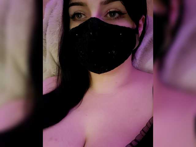 YennSI's BongaCams show and profile