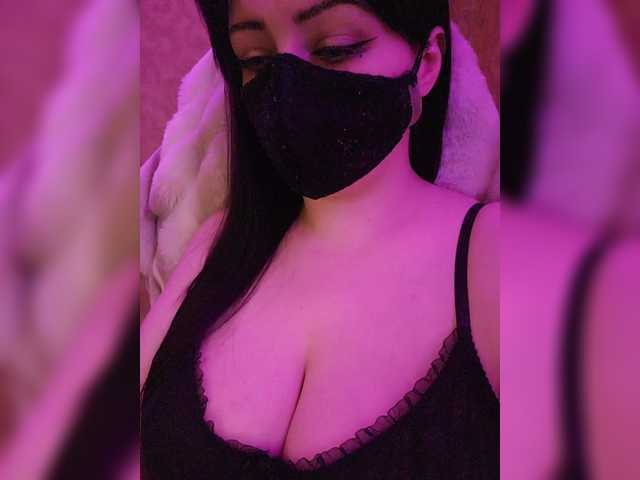 YennSI's BongaCams show and profile