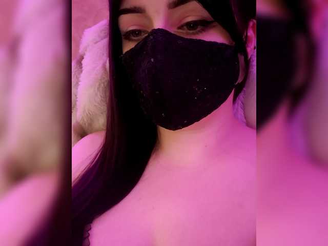 YennSI's BongaCams show and profile