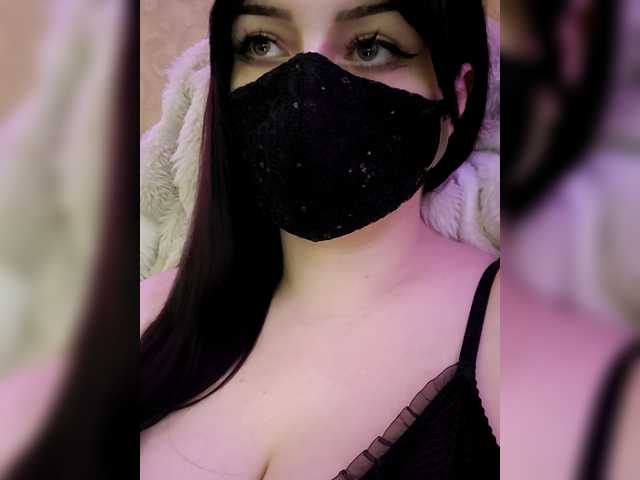 YennSI's BongaCams show and profile