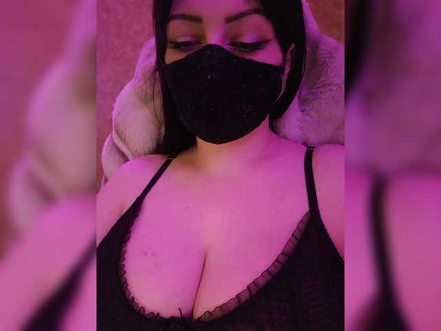 YennSI's BongaCams show and profile