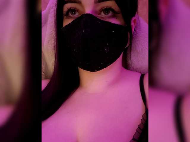 YennSI's BongaCams show and profile