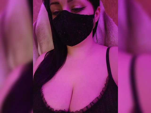 YennSI's BongaCams show and profile