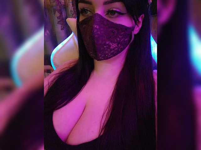 YennSI's BongaCams show and profile