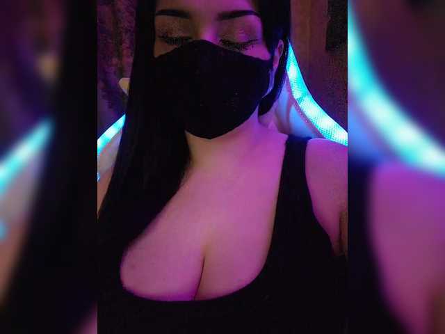 YennSI's BongaCams show and profile