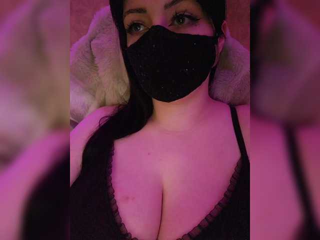 YennSI's BongaCams show and profile