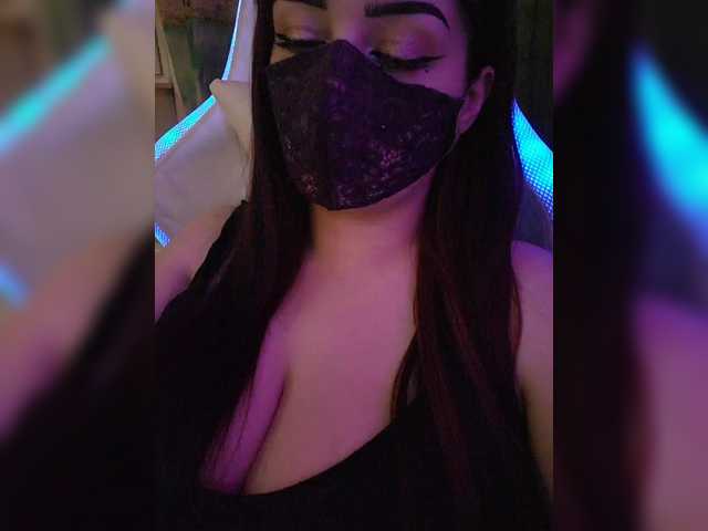 YennSI from BongaCams