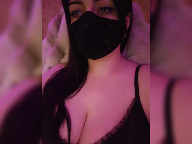 YennSI's BongaCams show and profile