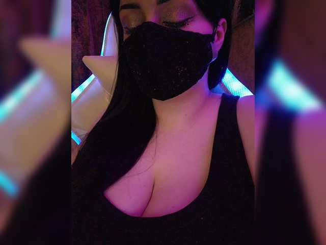 YennSI's BongaCams show and profile