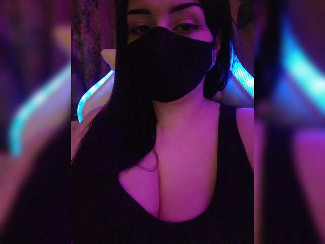 YennSI's BongaCams show and profile