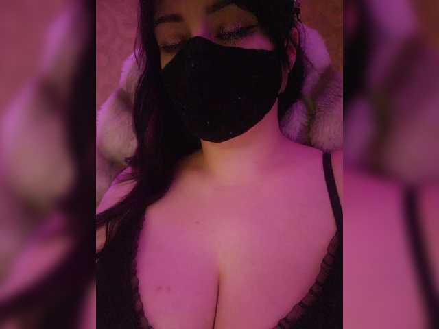 YennSI's BongaCams show and profile