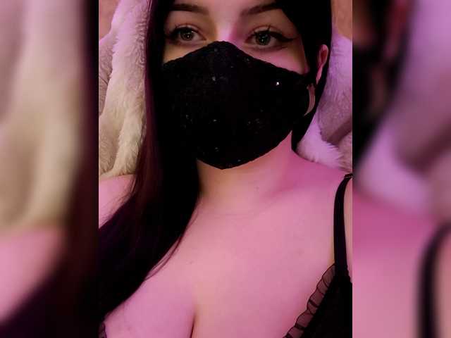 YennSI's BongaCams show and profile