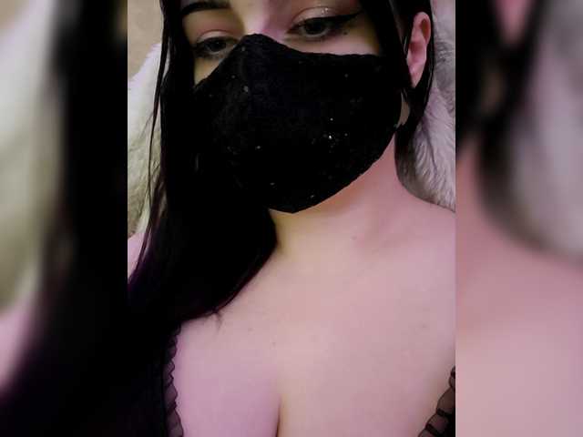 YennSI's BongaCams show and profile