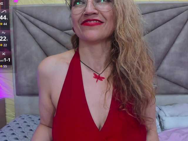 Esmeralda-Oik's BongaCams show and profile