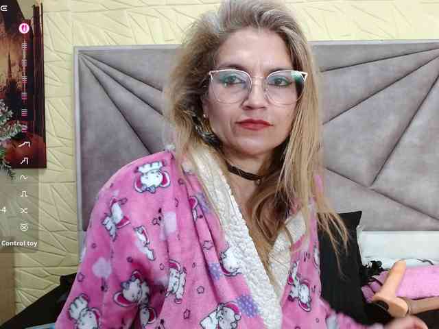 Esmeralda-Oik webcam