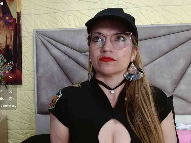 Esmeralda-Oik webcam