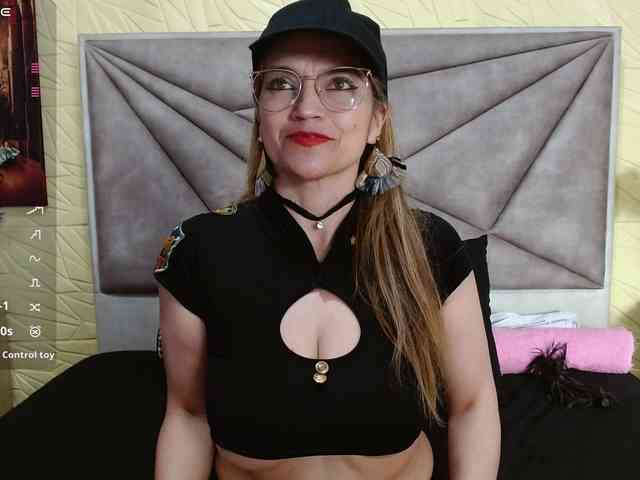 Esmeralda-Oik webcam