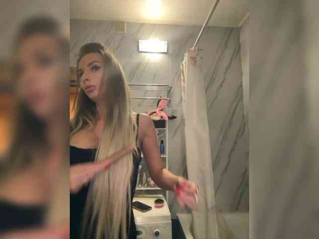 GoldPussy69 webcam