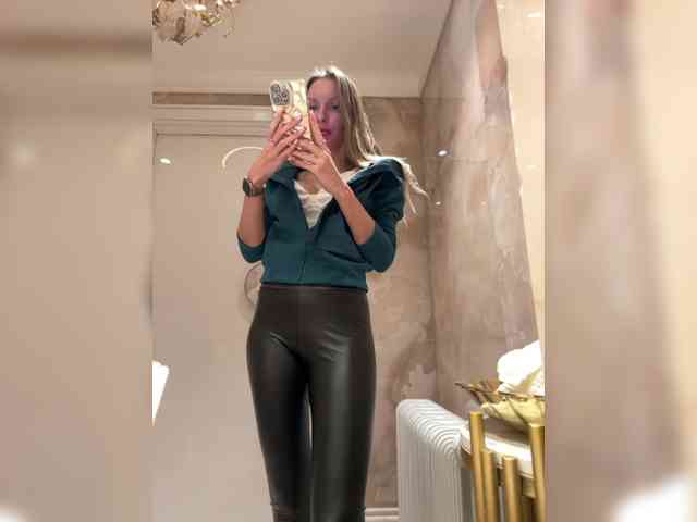 GoldPussy69 webcam