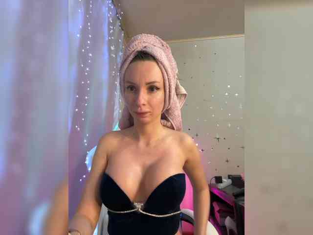GoldPussy69 webcam