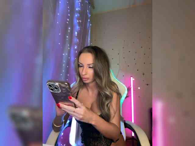 GoldPussy69 webcam