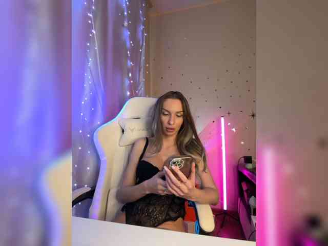 GoldPussy69 webcam