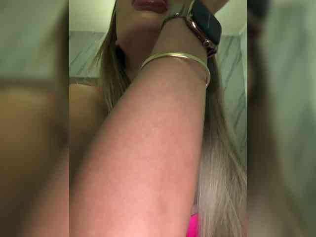 GoldPussy69 webcam