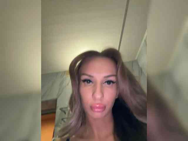 GoldPussy69 webcam