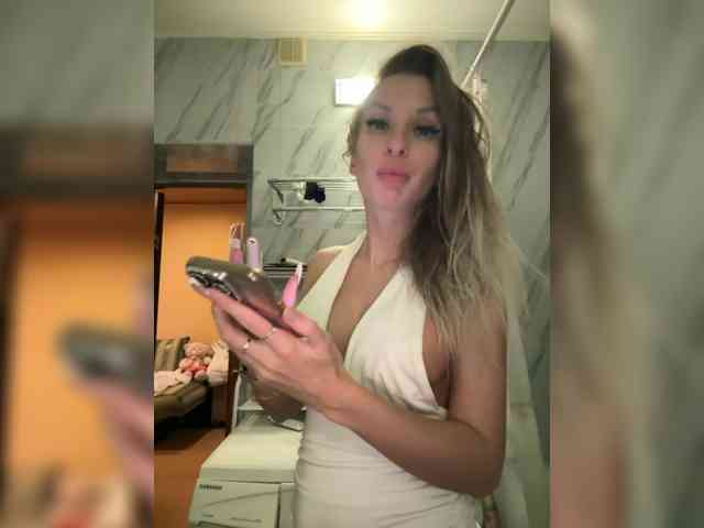 GoldPussy69 webcam