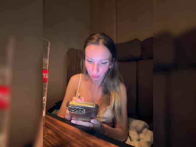 GoldPussy69 webcam
