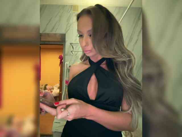 GoldPussy69 webcam