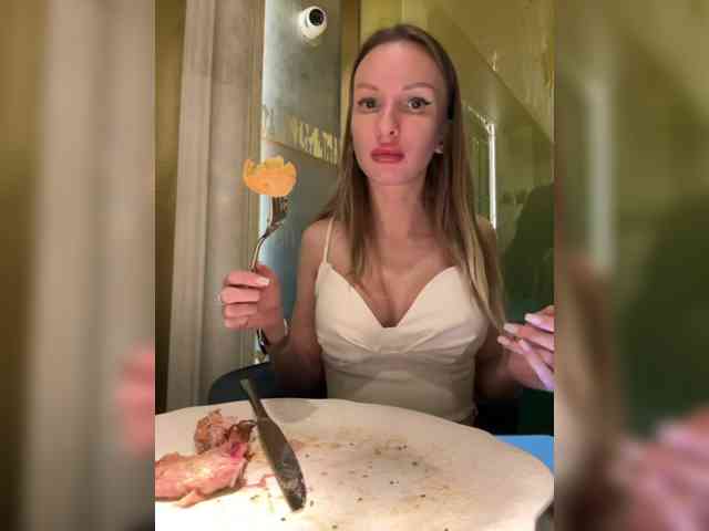 GoldPussy69 webcam