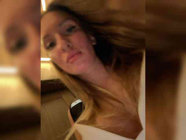 GoldPussy69 webcam