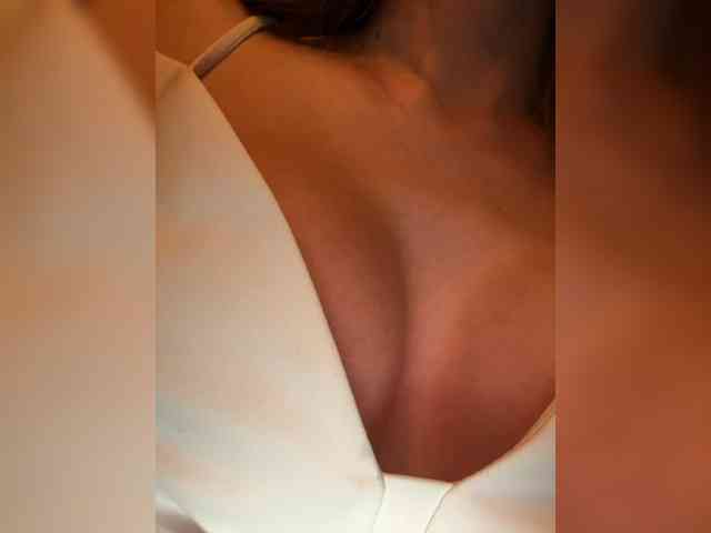 GoldPussy69 webcam