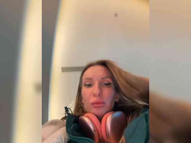 GoldPussy69 webcam