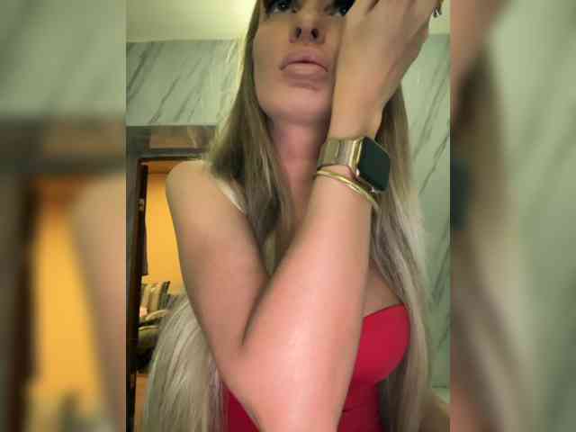 GoldPussy69 webcam