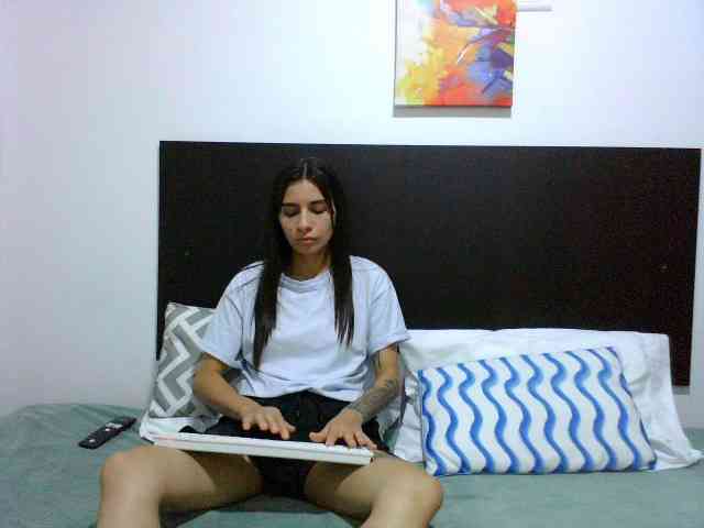 clhoeyviolett webcam