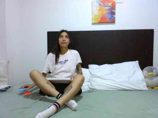 clhoeyviolett webcam