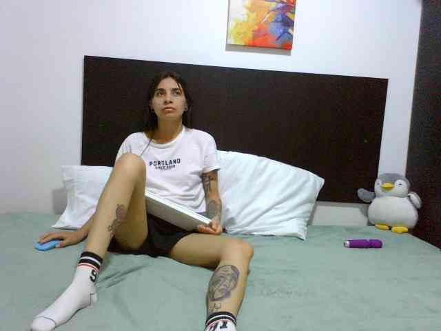 clhoeyviolett webcam