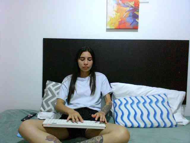 clhoeyviolett webcam