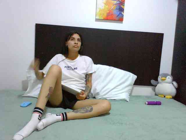 clhoeyviolett webcam