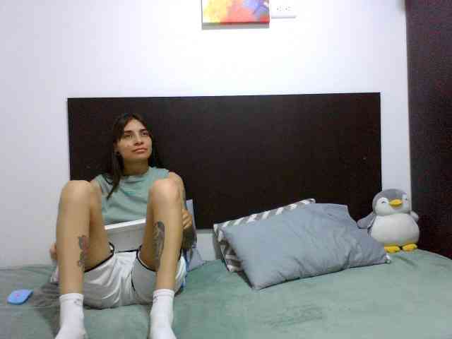 clhoeyviolett webcam