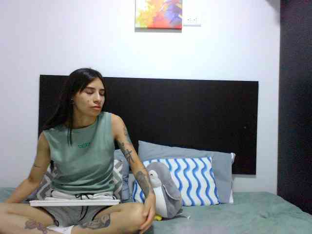 clhoeyviolett webcam
