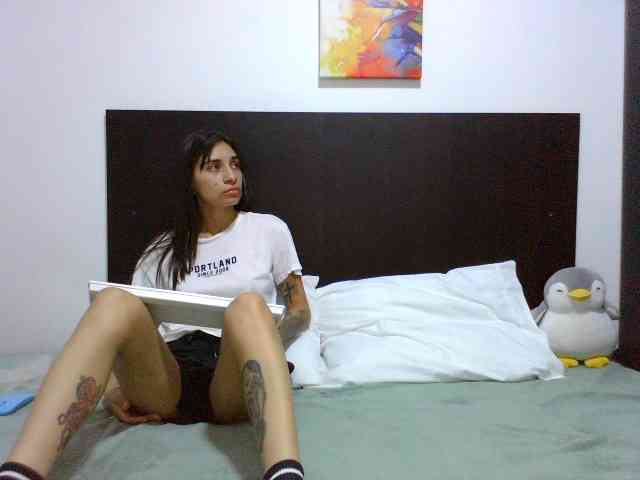 clhoeyviolett webcam