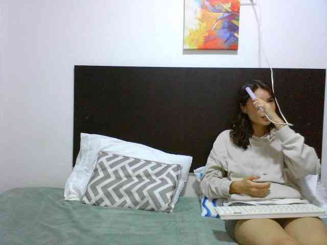 clhoeyviolett webcam